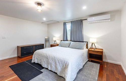 Modern 5BR Home with Mtn Views BBQ & Pool Table - Foto 22