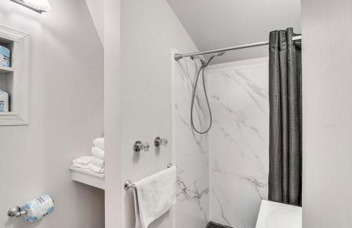 Epic Brunswick Apartment with Deck! - Foto 10