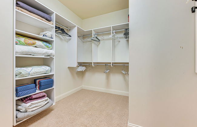 Heart of Dtwn Omaha: Historical Apt w/ Perks - Foto 12