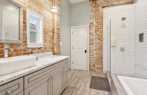 The Burgundy House #2 steps to the French Quarter - Foto 17