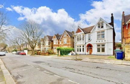 Charming Apartment in West Ealing, 12 Mins to Central London by Train, Free Parking, 8-Min Walk to Station - Foto 29