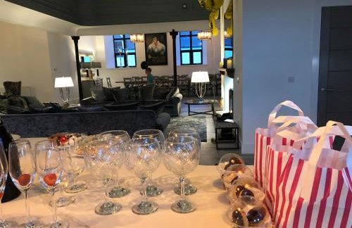 East Church House, Unique 9 bedroom Church, Historic Market Town. - Foto 10