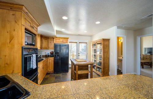 Bigfoots Alpine Retreat MH710By Powder Mtn Hot Tub - Photo 17