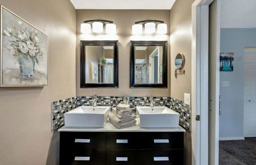 Exquisite Lakefront Pool House Awaits Pool 10 PPL - Foto 48