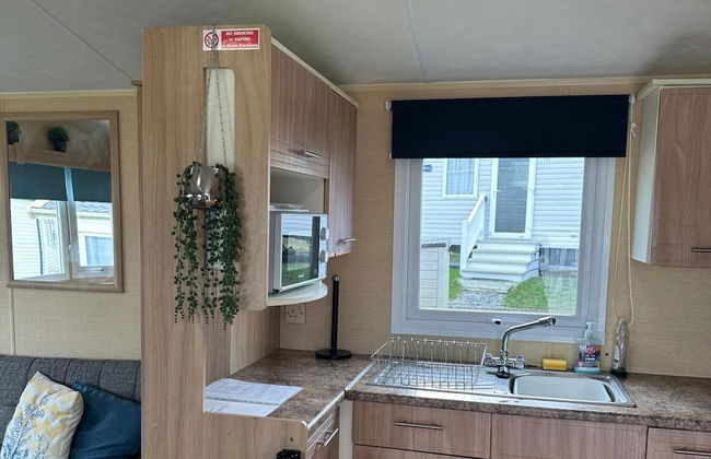 Newquay - Caravan - Sleeps 8 - Parking - Seaside - Foto 7