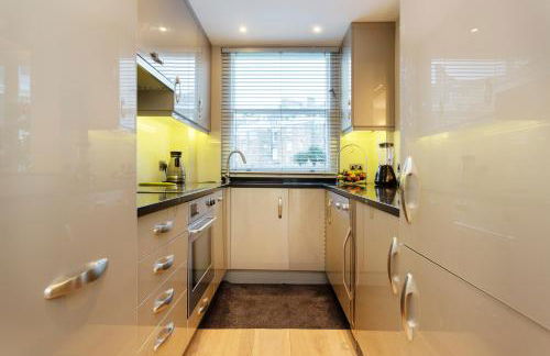 Veeve - Garden Square Serenity - Photo 5