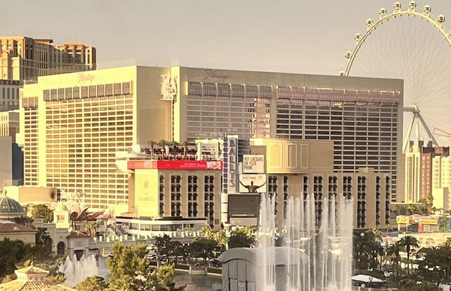 Stay together on the strip - 6 comfy beds w/view! - Foto 59