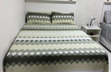 No Atalaia, Fort Poseidon rua do Atalho a 700 metros da praia do Atalaia, apartamento novo decorado, varanda, sala de estar e jantar, 02 suítes, 03 banheiros, lavanderia, cozinha, piscina, churrasqueira, salão de jogos, vista parcial das dunas e mar - Photo 42