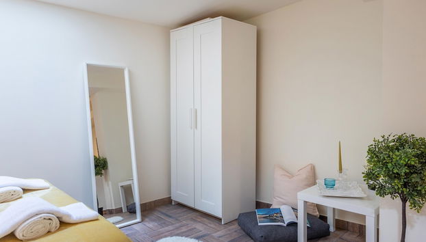 Cozy and Modern Studio Near City Center - Photo 5, Room