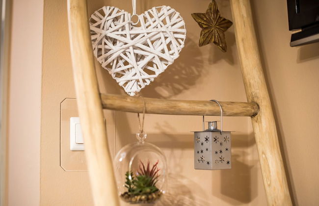 Rustic and Radiant Retreat Apartments With Terrace - Foto 33