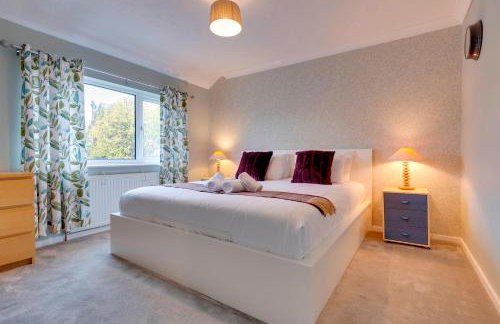 Pass the Keys Spacious and modern house with Free Parking - Photo 27