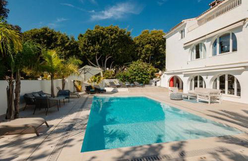 Marbella, Costabella - Beachfront Villa with Heated Pool - Photo 21