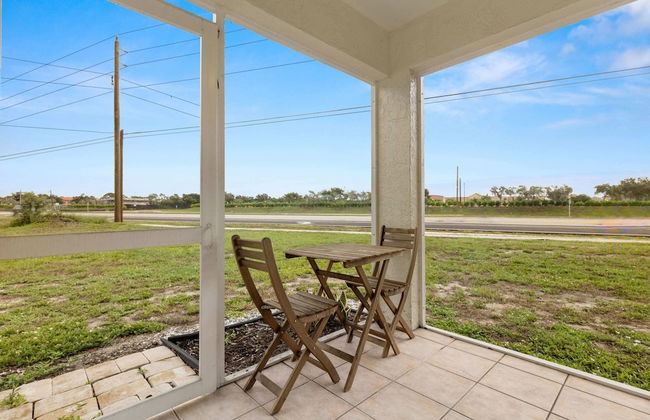 Relaxing 2BR Florida Home Close to Beach - Photo 22