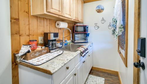 Riverfront Resort Cabin about 21 Mi to Crater Lake NP! - Foto 3