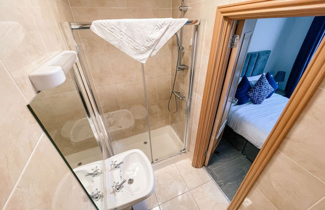 Broc House Suites - Photo 53