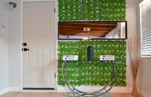 Relaxing Cozy Back House with Backyard - Foto 49