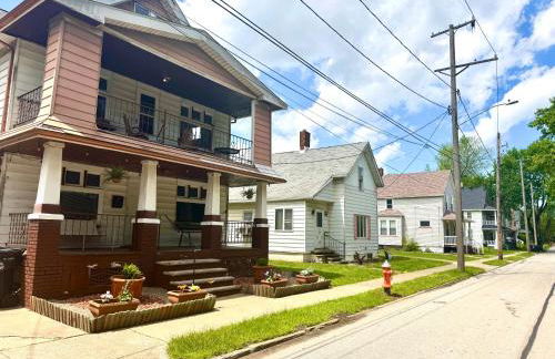 Sleep with a LION! 3 bedroom, near Downtown, Tremont, Ohio city!! - Foto 46