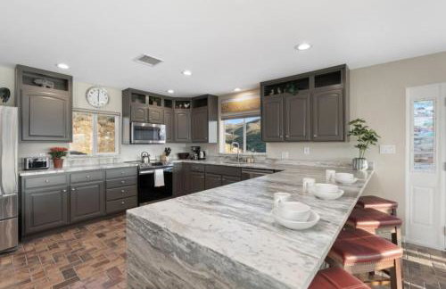 Dewey Mountain Getaway 3BR Home with Hot Tub, Gym and Sauna - Foto 18