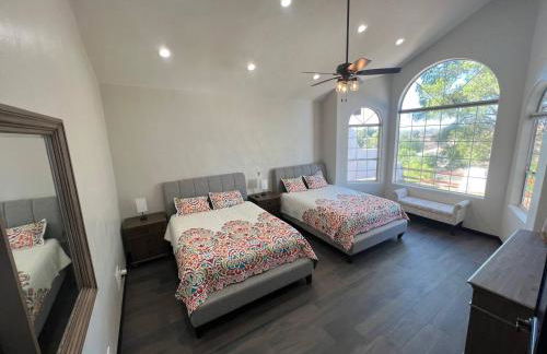 Winery Getaway with Spa and Amazing Hilltop View - Foto 12