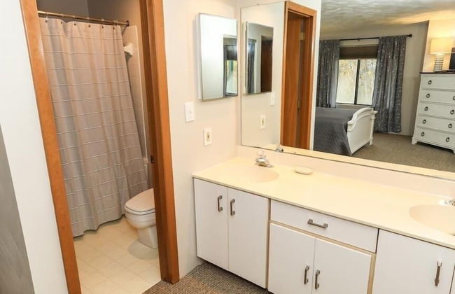 Seven Springs 2 BR Deluxe Condo with Mountain Views by RedAwning - Foto 9