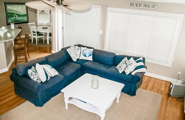 Coastal Escape w Pool Pool Table Walk to Beach - Foto 26