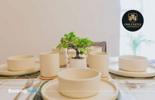 Exclusive Deals l Last-Minute Specials l Free Parking I Short term Booking l Garden I Sleeps Up to 6 l 3 Bed & 2 Bath I One Castle Apartments Short-lets and Serviced Accommodation - Photo 41