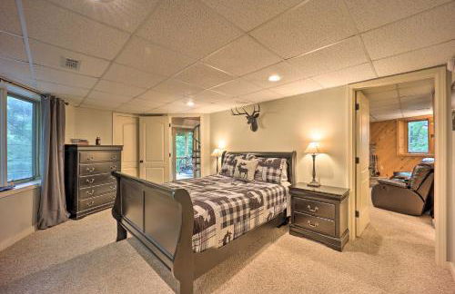 2 Mi to Skiing! Wooded Beech Mtn Retreat with Decks - Foto 47