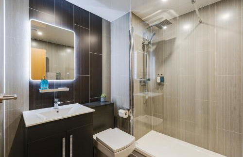 Brimmond Homes - nr to Univ, Hospitals, o2 Apollo, PLAB & 7 mins to City Centre - Stylish, Modern & Secure 2 Bed, 2 Bath Apt with Allocated Free Parking - Foto 8