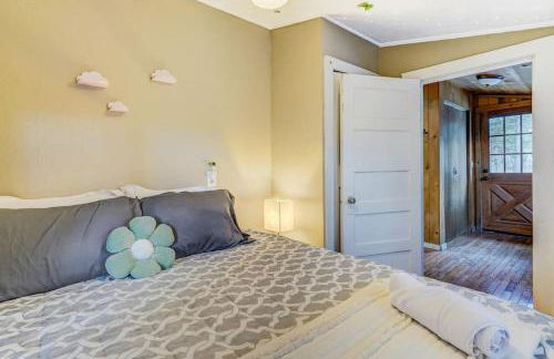 Chic chalet w/ hot tub, ping-pong, arcade bball - Foto 42