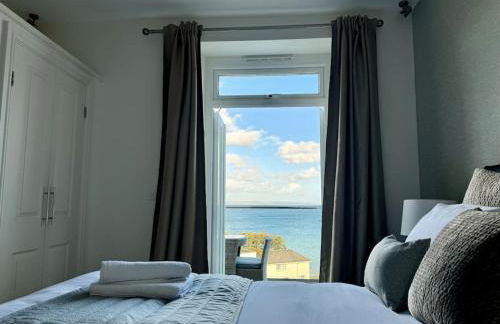 Luxury Sea View Apartment with Multi Room Balcony And Private Onsite Parking Only 300M From the Beach - Foto 22