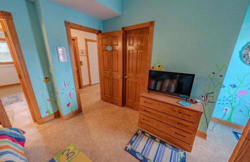 Frolic Inn OBX - Semi Soundfront Retreat, Pool, Hot Tub, Boat Ramp, Elevator, Media & Game Room - Foto 42