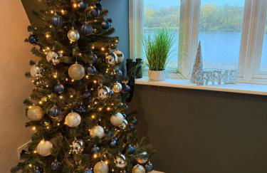 HM111 Penthouse Apartment with Lake View & free Spa Access- Lower Mill Estate Cotswolds - Foto 47