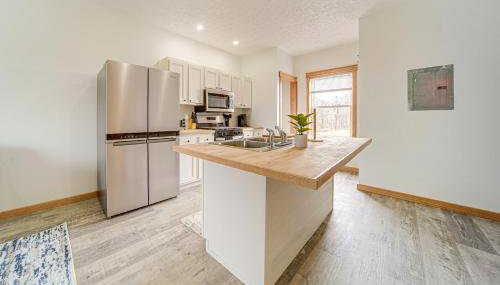 4 Mi to Lake Erie: Condo w/ Golf Course Views! - Photo 5