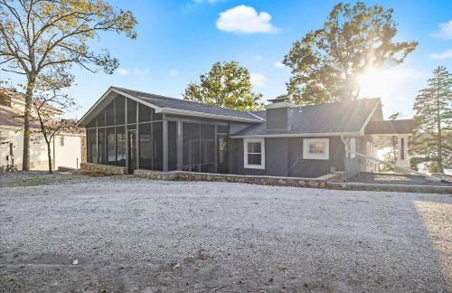 Grand Getaway with Private Dock near Coconuts - Foto 13