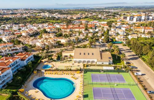 Villa Oasis, Piscina, Jacuzzi, Ténis e Praias! - Foto 6