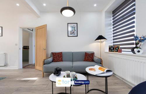 Explore Welsh Wonders, 3 Bedroom House By The One Retreats Short Lets & Serviced Accommodation Treharris - Foto 39