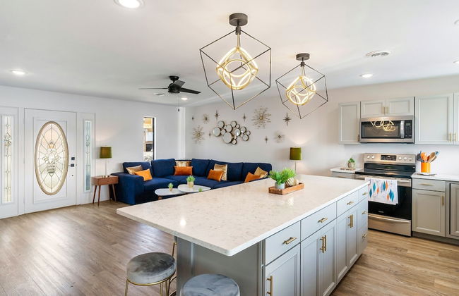 Luxury Lakehouse - Photo 23