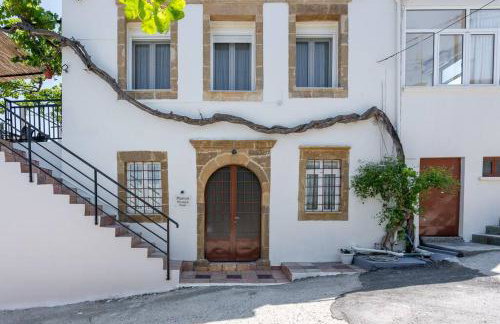 Manos Home - Photo 52