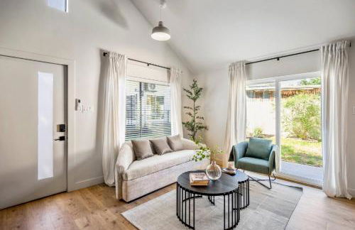 Tiny Home with a Cozy Loft for Quiet Moments - Foto 24