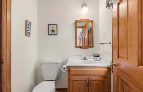 Spacious Home with Direct Pond Access! - Foto 15