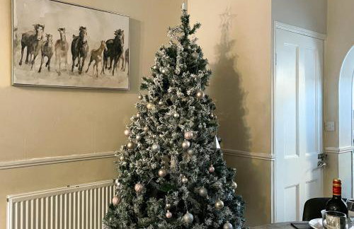 The Racecourse - Quaint Victorian Home With Free Parking - Foto 63