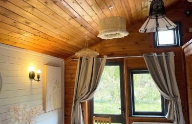 Otter 1 - Private Hot Tub - Bali Inspired Lodge - Bath - Longleat - Wiltshire - Photo 75