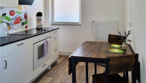 Pet Friendly Apartment - Photo 5