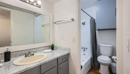 Your Walkable King Bed Getaway - Sleeps 4 - Pool Pkg - Foto 2