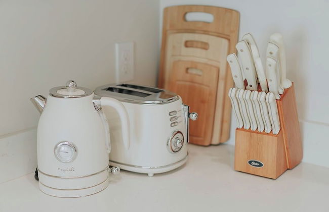 NEW Downtown SLC Apt l KING Bed l City View - Photo 8