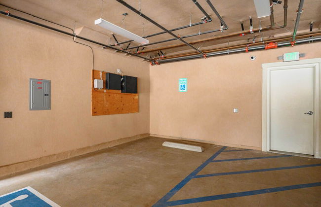 Not Affected by the Fire/modern Spacious Home With Parking & Fully Equipped Kitchen #3 - Foto 60