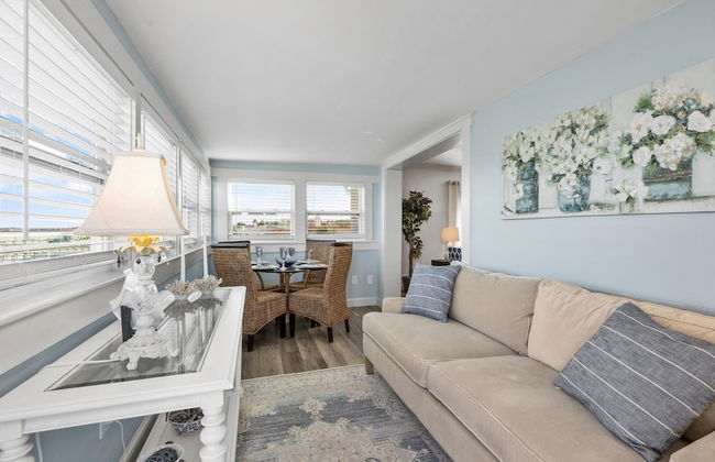 Eagles Nest at Villas on the Bay Retreat for 4! - Photo 14