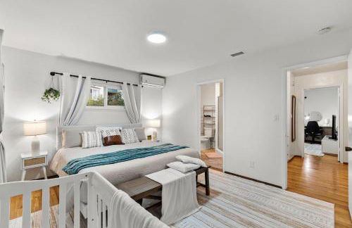 Entire Private Home with 4 Bedrooms 2 Bathrooms, Spacious, Lux King Bed, Ranch Style, Prime Area, Available Now - Photo 29