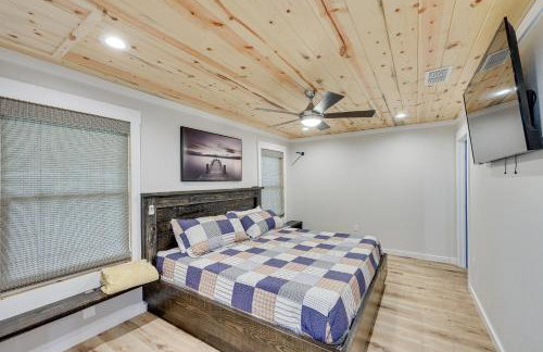 Riverfront Caddo Shack Home with Views and Fire Pit - Foto 19