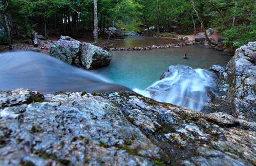 Secluded Home with Mini Waterfall and a Creek in Hot Springs - Foto 39